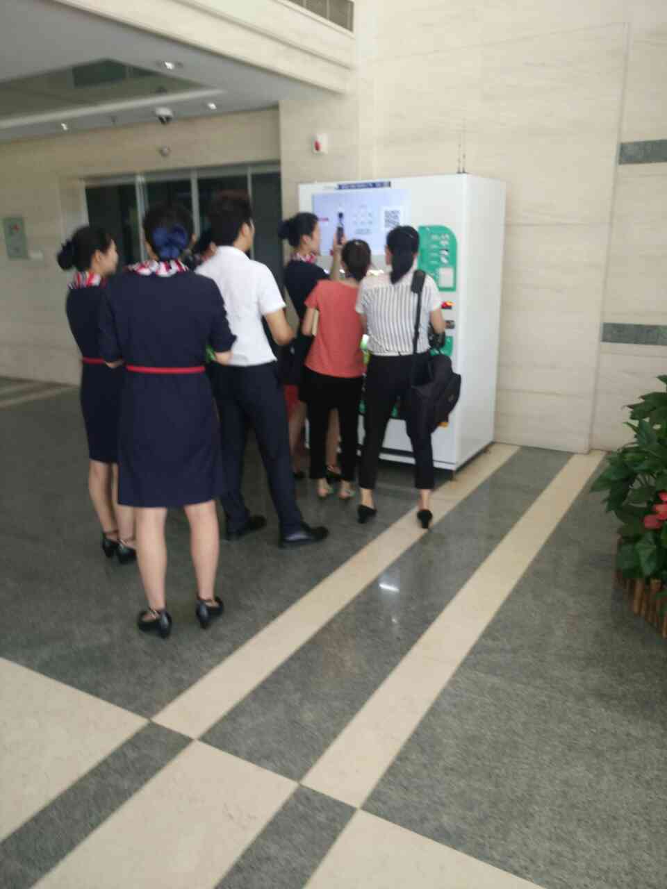 自動(dòng)售貨機(jī)，自助販賣機(jī)，富宏智能售貨機(jī)