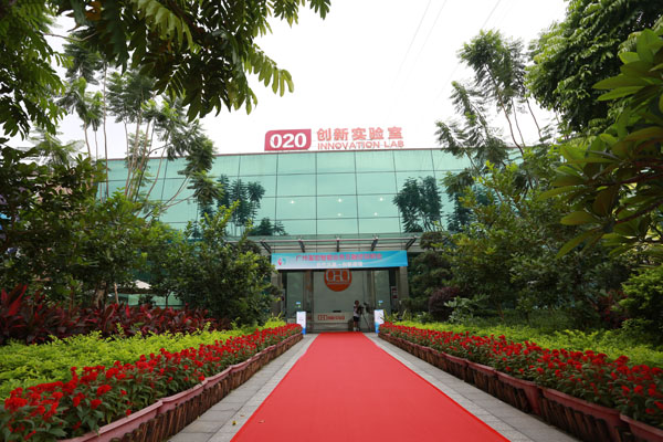 自動售貨機(jī),自動售賣機(jī),自動售貨機(jī)價格,廣州售貨機(jī),無人售貨機(jī),智能自動售貨機(jī)加盟,自動販賣機(jī),飲料自動售貨機(jī),廣州富宏智能售貨機(jī)