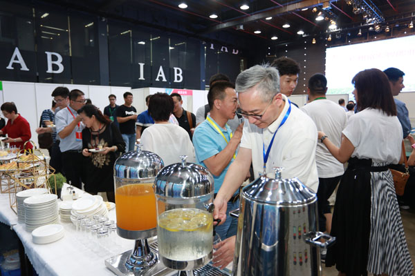自動售貨機(jī),自動售賣機(jī),自動售貨機(jī)價格,廣州售貨機(jī),無人售貨機(jī),智能自動售貨機(jī)加盟,自動販賣機(jī),飲料自動售貨機(jī),廣州富宏智能售貨機(jī)